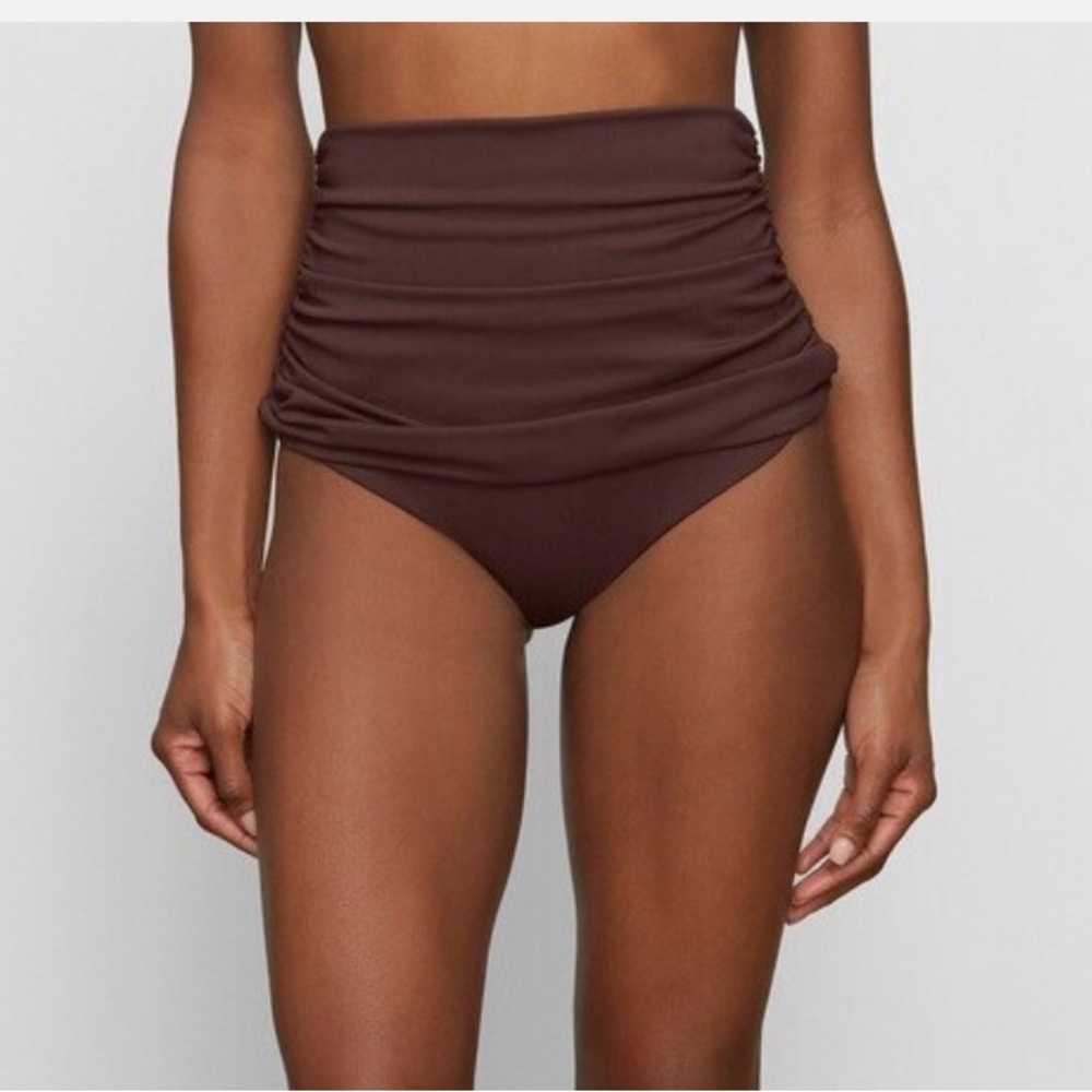 Skims Sculpturing High-Waisted Ruched Swim Bottoms
Cocoa‎ Brown